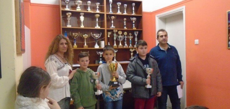 Δύο κύπελλα κατέκτησαν οι σκακιστές του «Εθνικού» Αλεξανδρούπολης στον Β΄ Όμιλο του Όπεν Τουρνουά Γρήγορου Σκακιού (BLITZ) «ΧΕΙΜΩΝΑΣ 2016» στην Καβάλα